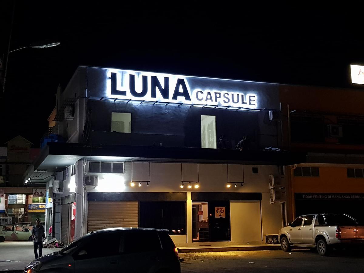 Luna Capsule Semporna Exteriör bild
